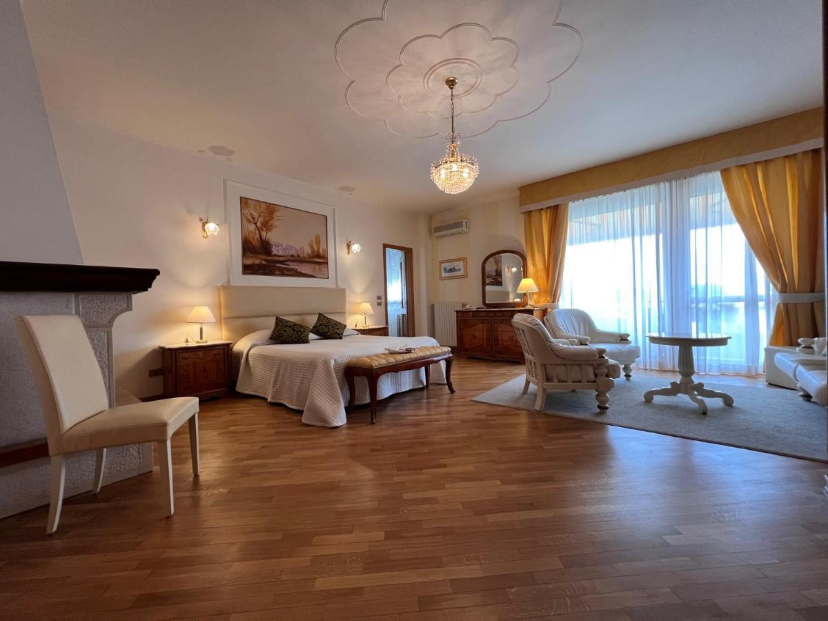 Hotel Conca D'Oro Salò Екстериор снимка